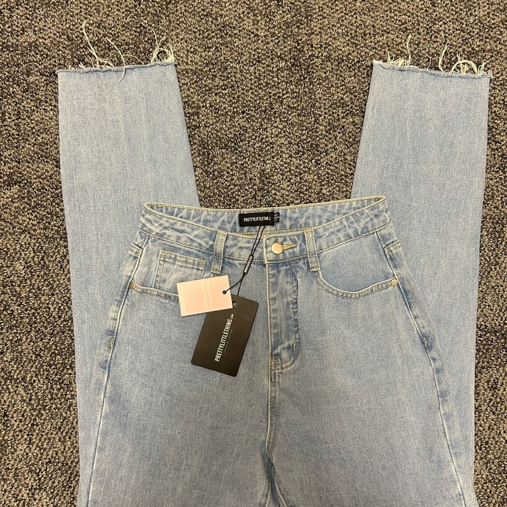 PrettyLittleThing Pale Blue High Waist Cropped Straight Jeans